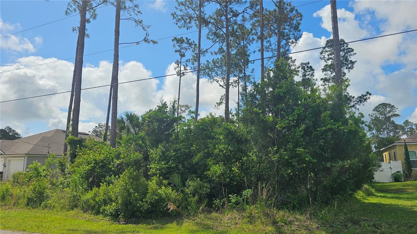 Property Photo: 13 Robin Hood Lane FL 32164