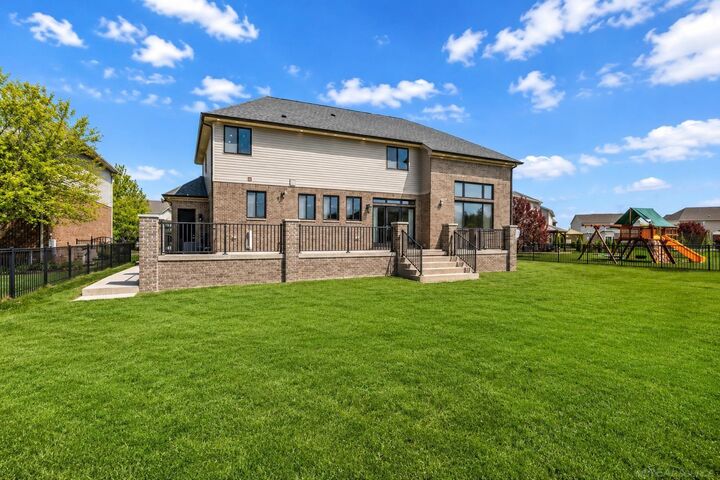 Property Photo:  21936 Bellewood Drive  MI 48044 