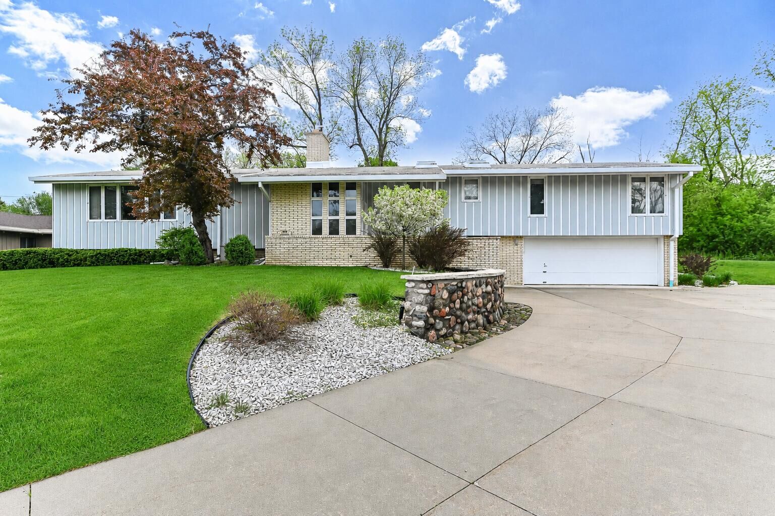 Property Photo:  301 W Indian Creek Ct  WI 53217 