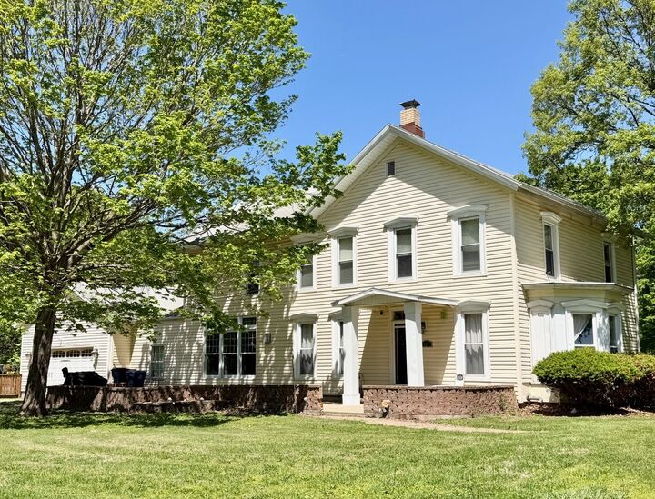 Property Photo:  206 S Hawthorne Avenue  IL 61326 
