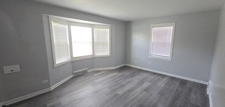 Property Photo:  201 Broadway Avenue  IL 60411 