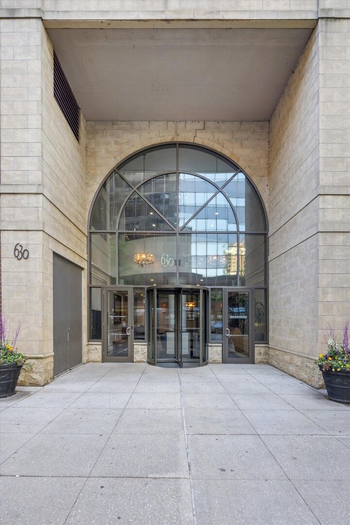 Property Photo:  630 N State Street 1305  IL 60654 