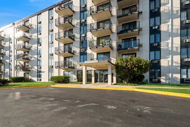 Property Photo:  9074 W Terrace Drive 5C  IL 60714 