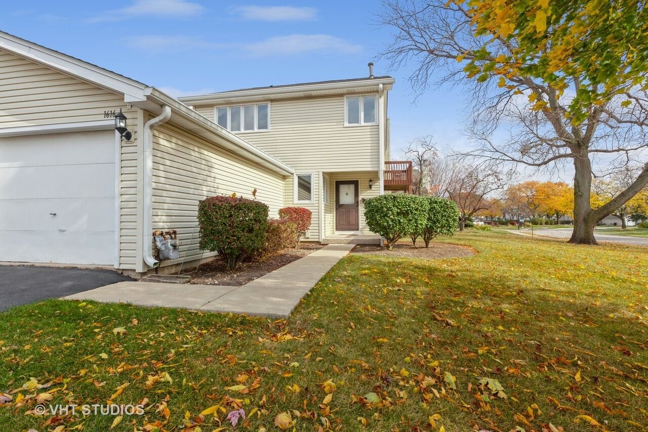 Property Photo:  1616 Prestwick Drive  IL 60563 
