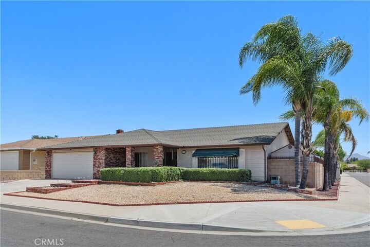 Property Photo: 27166 Dahlia Ct CA 92586