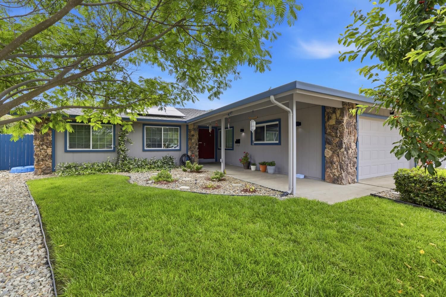Property Photo: 1109 Augusta Way CA 95661