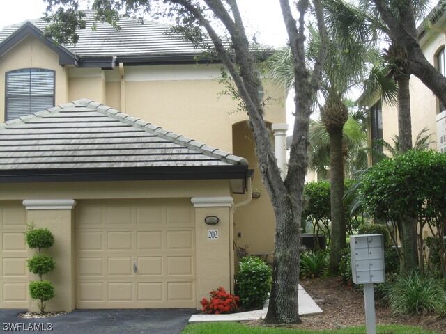 Property Photo:  166 Vintage Circle 202  FL 34119-4725 