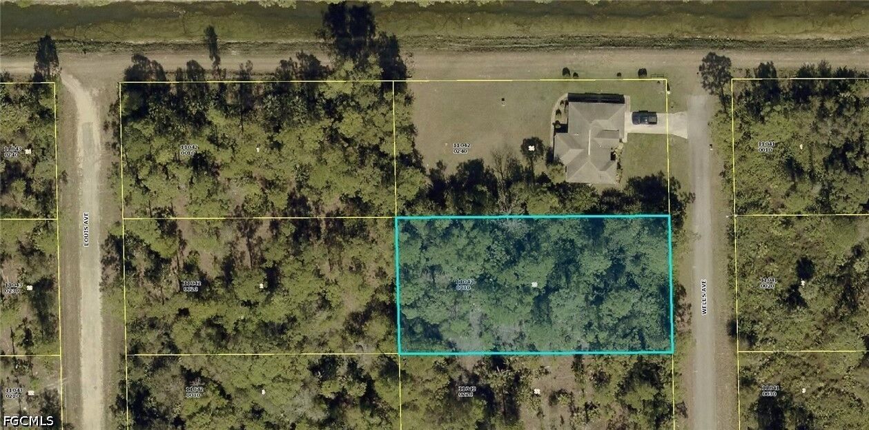 Property Photo:  721 Wells Avenue  FL 33972 