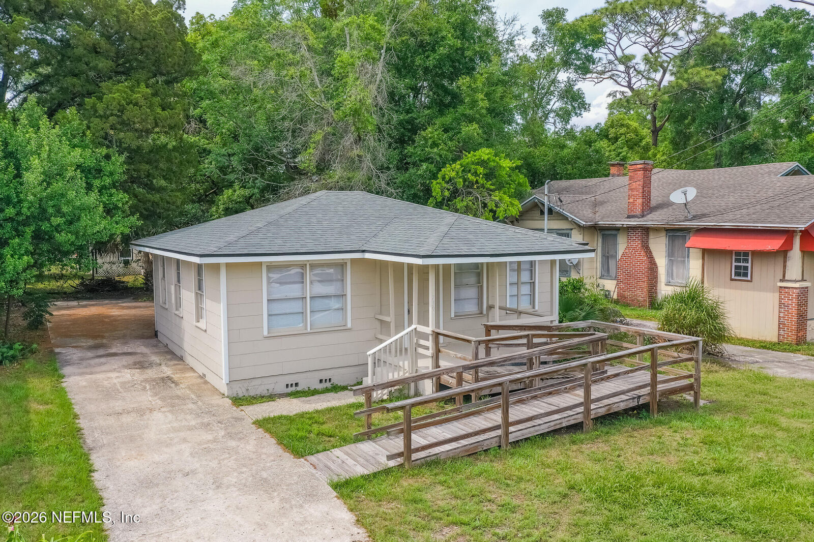 Property Photo: 739 Lynton Street FL 32208