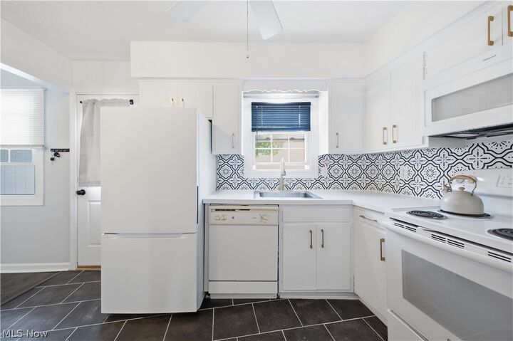 Property Photo:  7 Meadowlawn Drive 20  OH 44060 