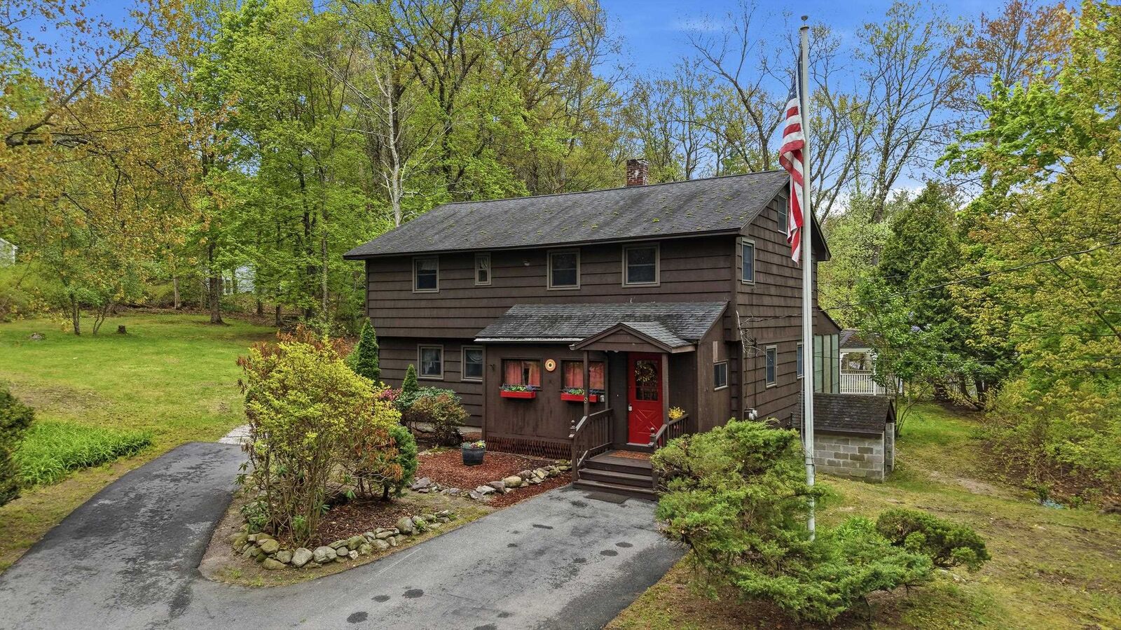 Property Photo:  9 Lamb Road  NH 03062 