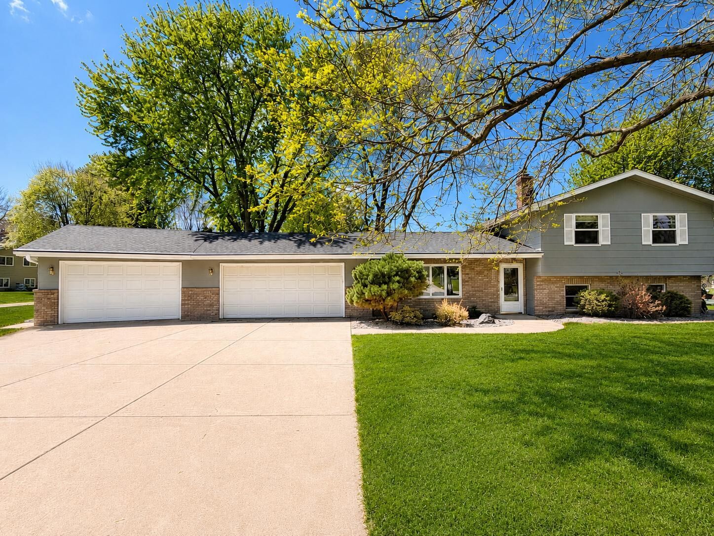 Property Photo:  502 Columbus Avenue S  MN 56071 