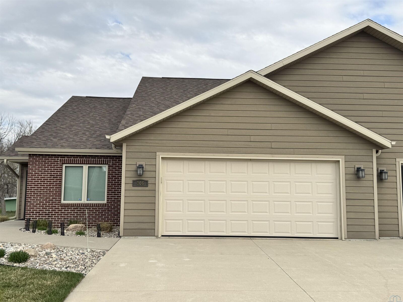 Property Photo:  306 Prairie Bluff Dr  IA 51054 