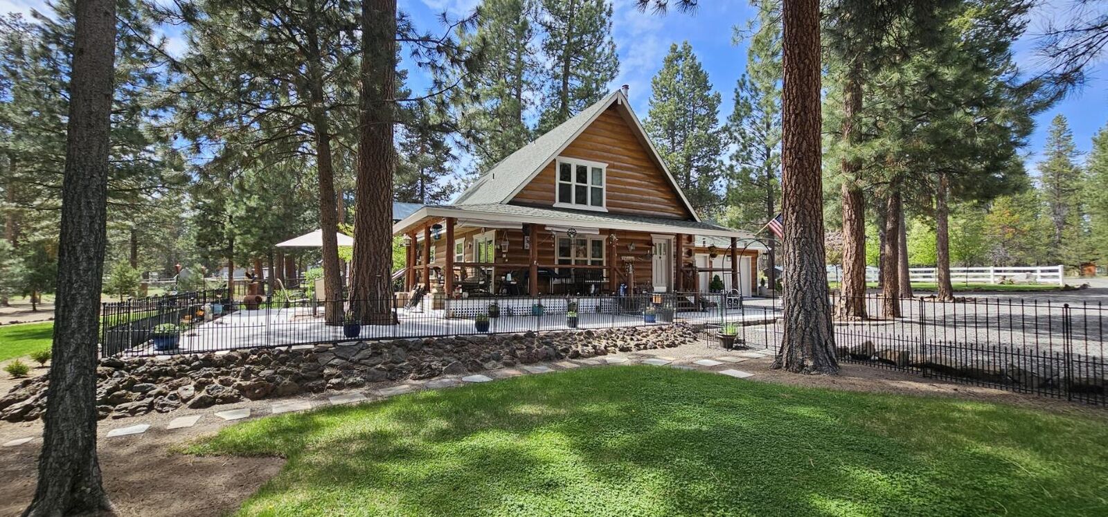 Property Photo:  17659 Rosland Road  OR 97739 
