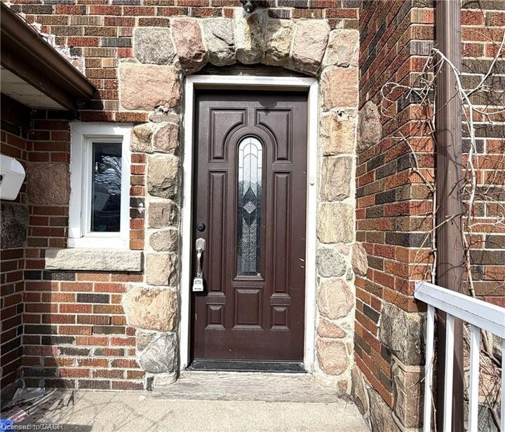 Property Photo:  218 Weber Street E  ON N2H 1E8 