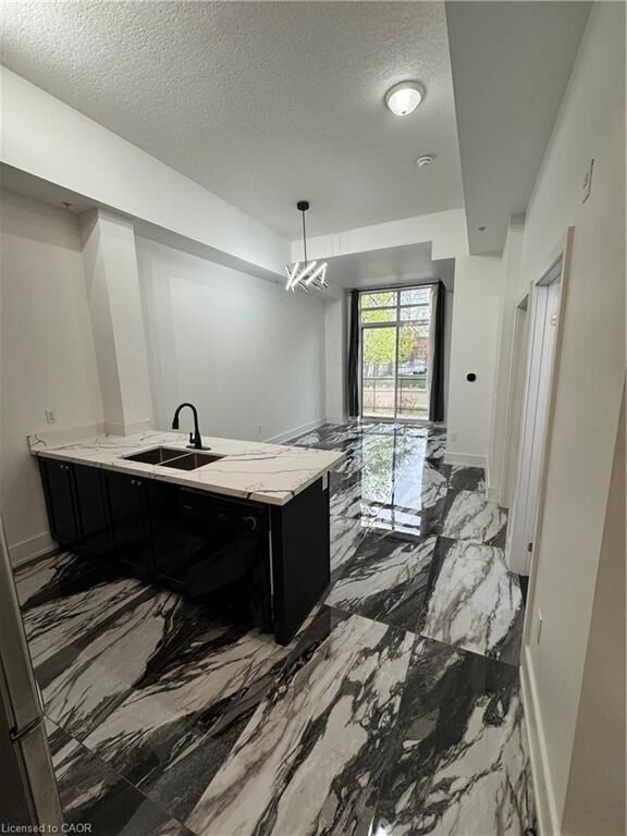 Property Photo:  85 Robinson Street 105  ON L8P 0B9 