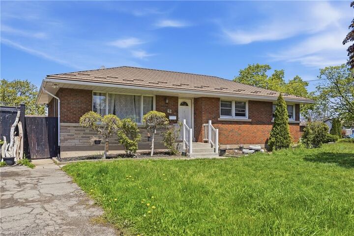 Property Photo:  42 Sunnylea Drive  ON L2M 5Z8 