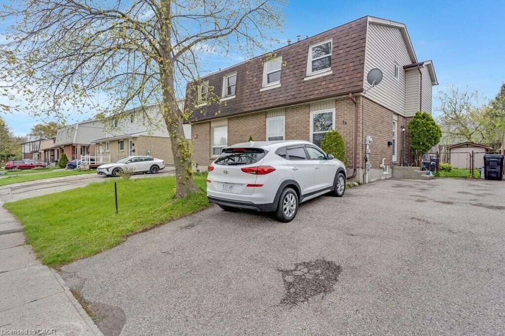 Property Photo:  33 Meadow Woods Crescent  ON N2N 1T3 