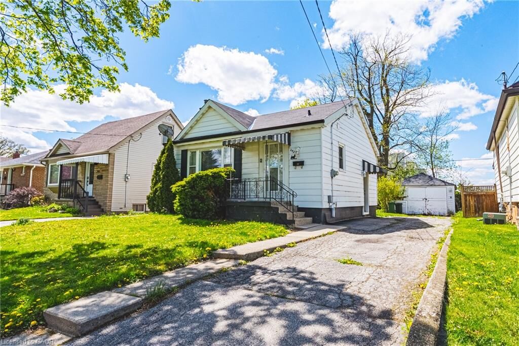 Property Photo:  242 East 43rd Street  ON L8T 3C5 