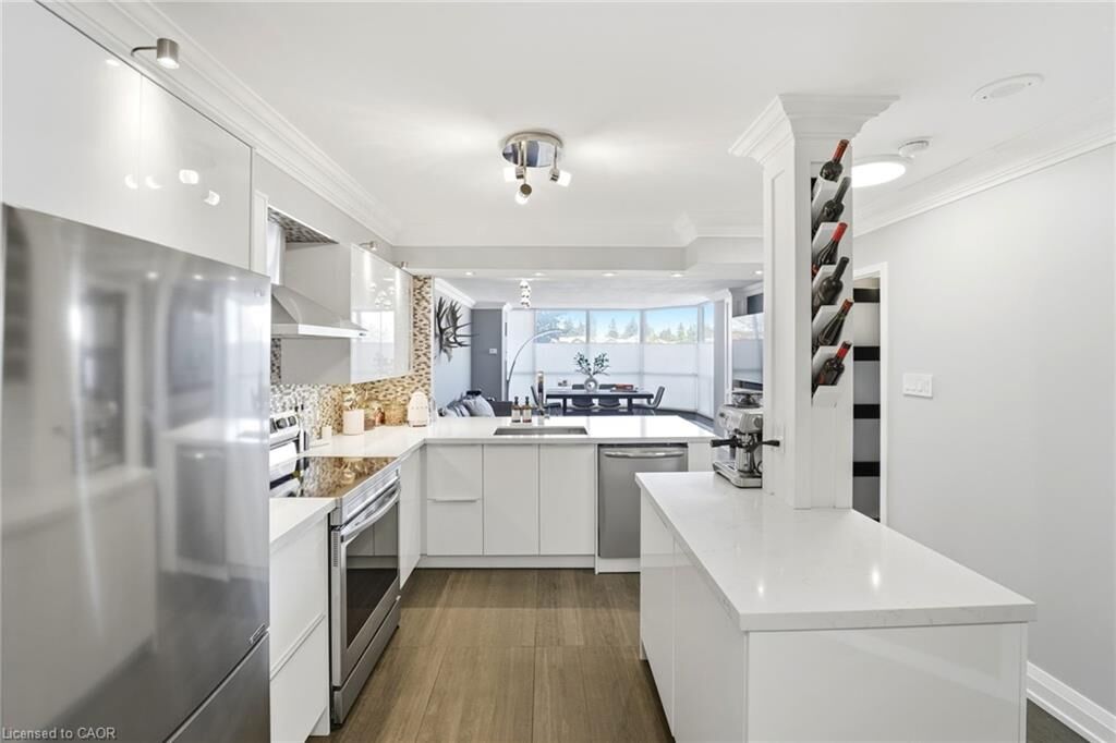 Property Photo:  1500 Grazia Court 208  ON L4W 4Z9 