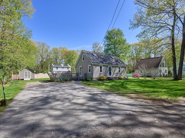 Property Photo:  6 Maple Lane  MA 01524 