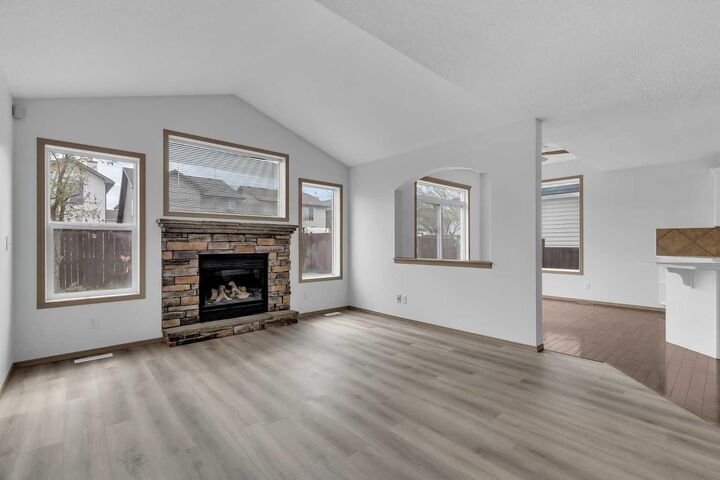 Property Photo:  35 New Brighton Manor SE  AB T2Z 4G8 