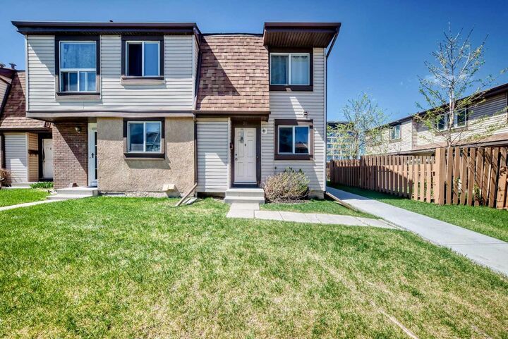 Property Photo:  2727 Rundleson Road NE 38  AB T1Y 3Z3 