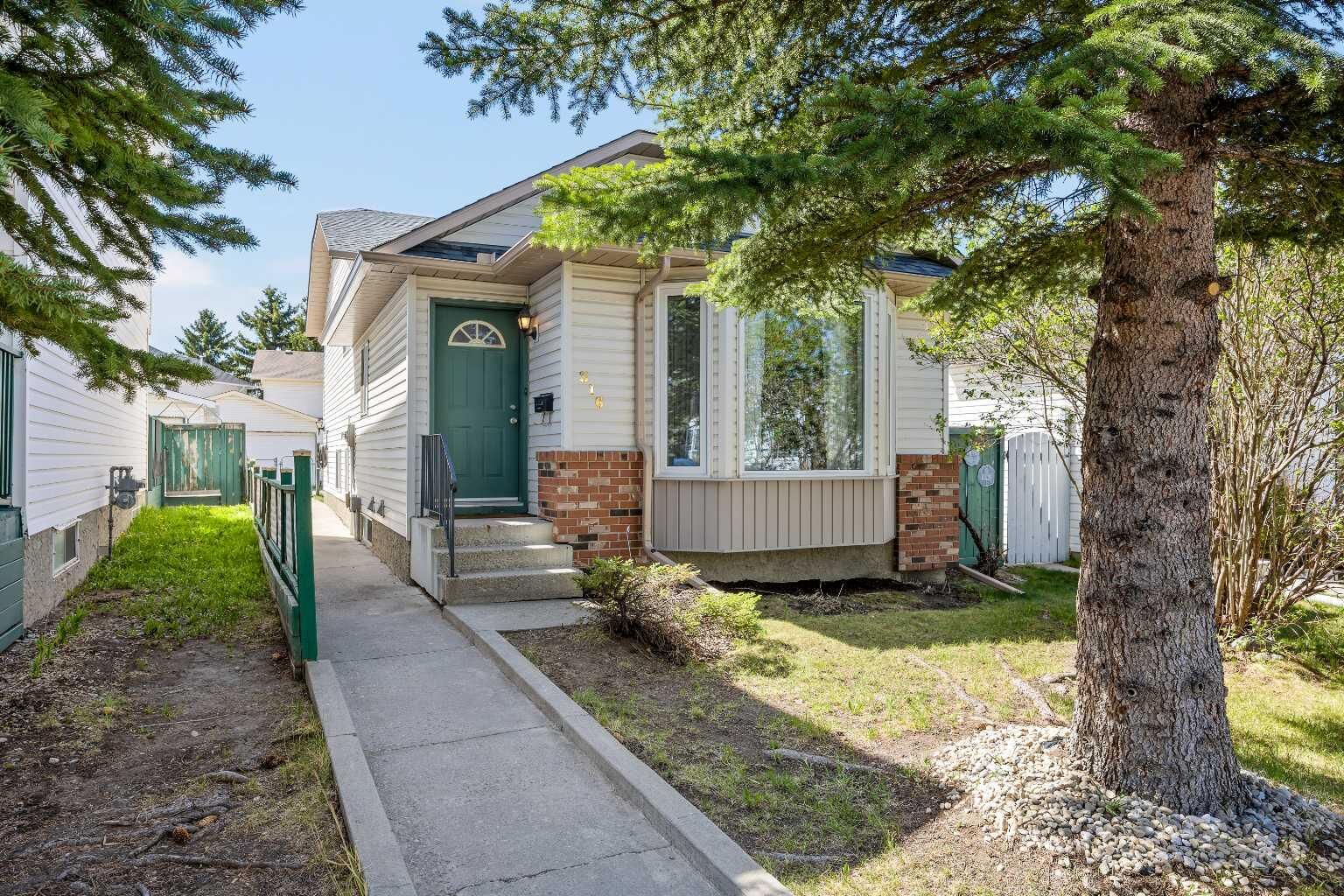 Property Photo:  316 Coventry Close NE  AB T3K 4C5 