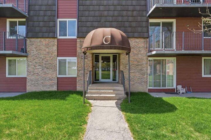 Property Photo:  80 Galbraith Drive SW 8C  AB T3E 4Z6 