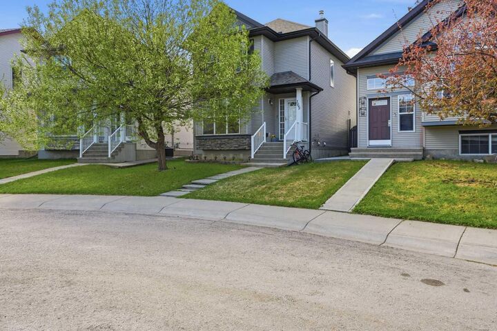 Property Photo:  169 Cranberry Square SE  AB T3M 1J6 