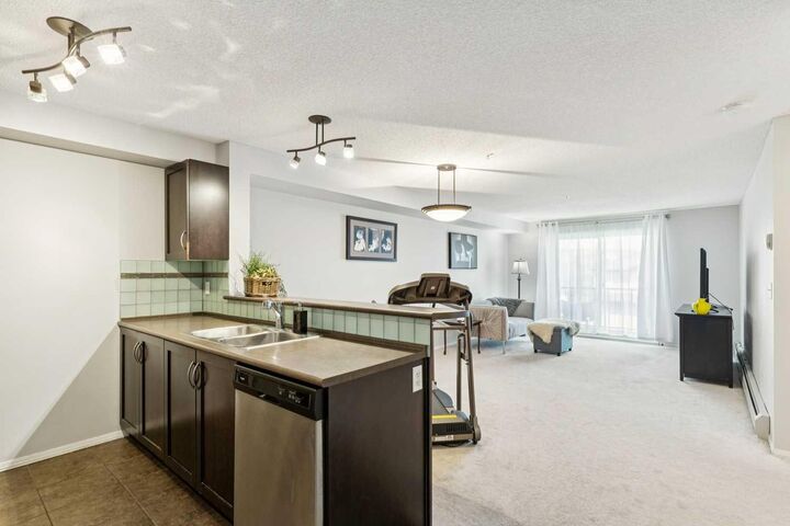 60 Panatella Street NW 4210 — photo 1