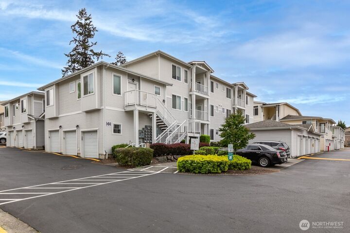 Property Photo:  14915  38th Drive SE Hh1028  WA 98012 