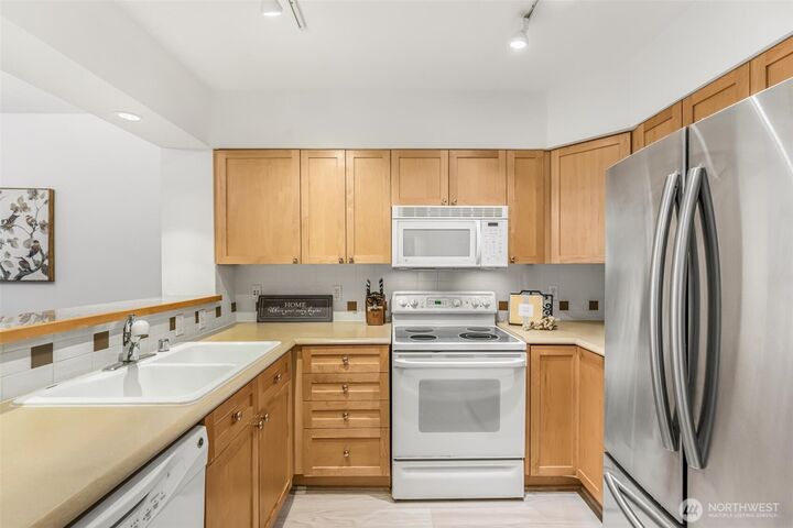 Property Photo: 1525 NW 57th Street 302 WA 98107