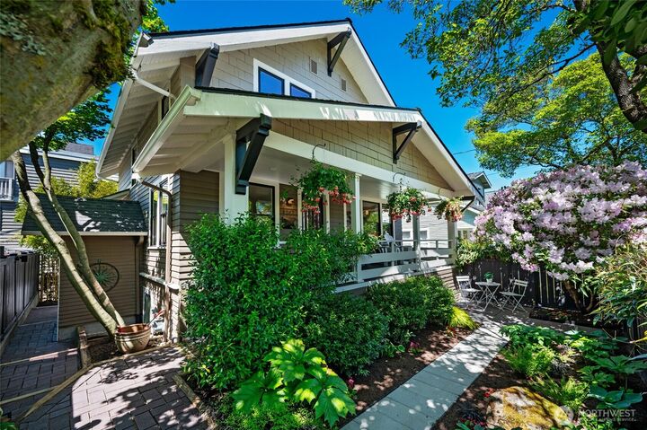 Property Photo:  5207  Wallingford Avenue N  WA 98103 