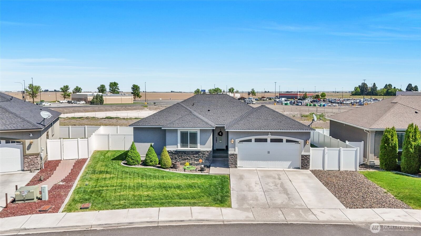 Property Photo:  1645 E Madera Street  WA 99344 