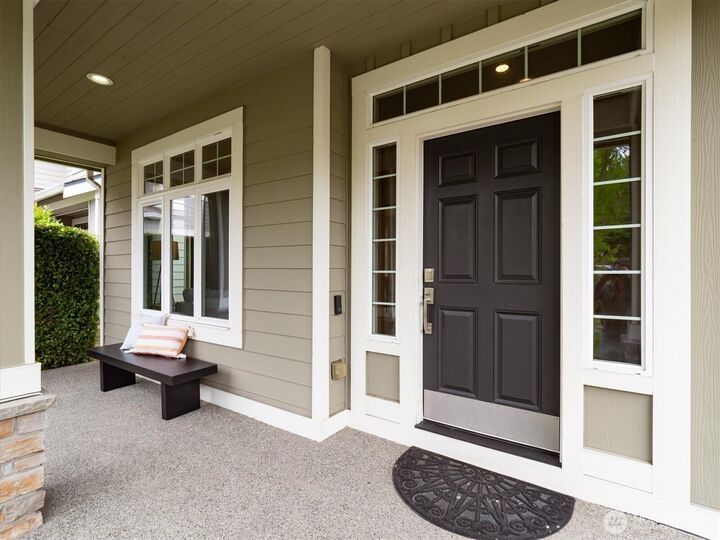Property Photo:  6008 NE 1st Circle  WA 98059 