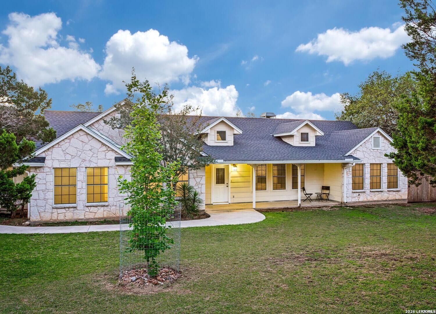 Property Photo: 1129 Desert Gold TX 78006