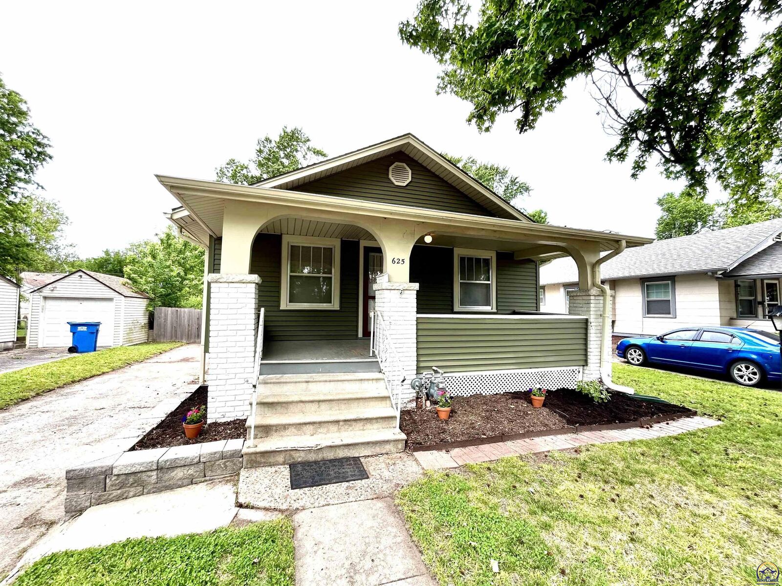 Property Photo: 625 SW Wayne Ave KS 66606