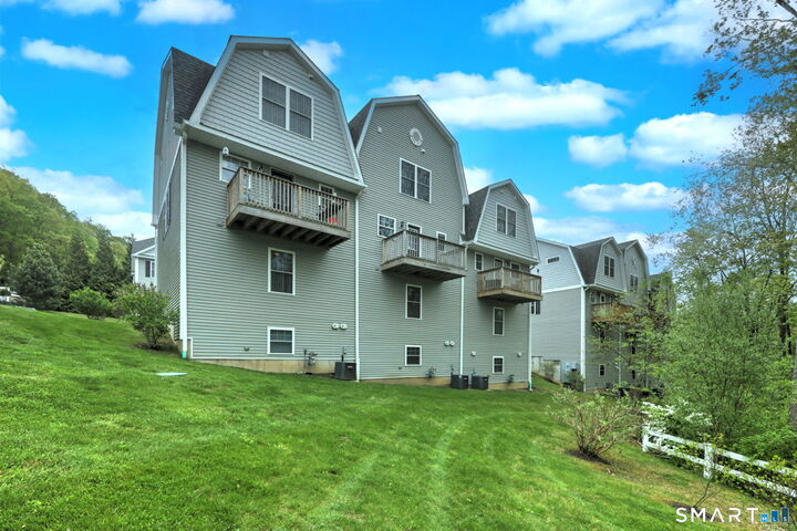Property Photo: 10 Barnum Court 10 CT 06801