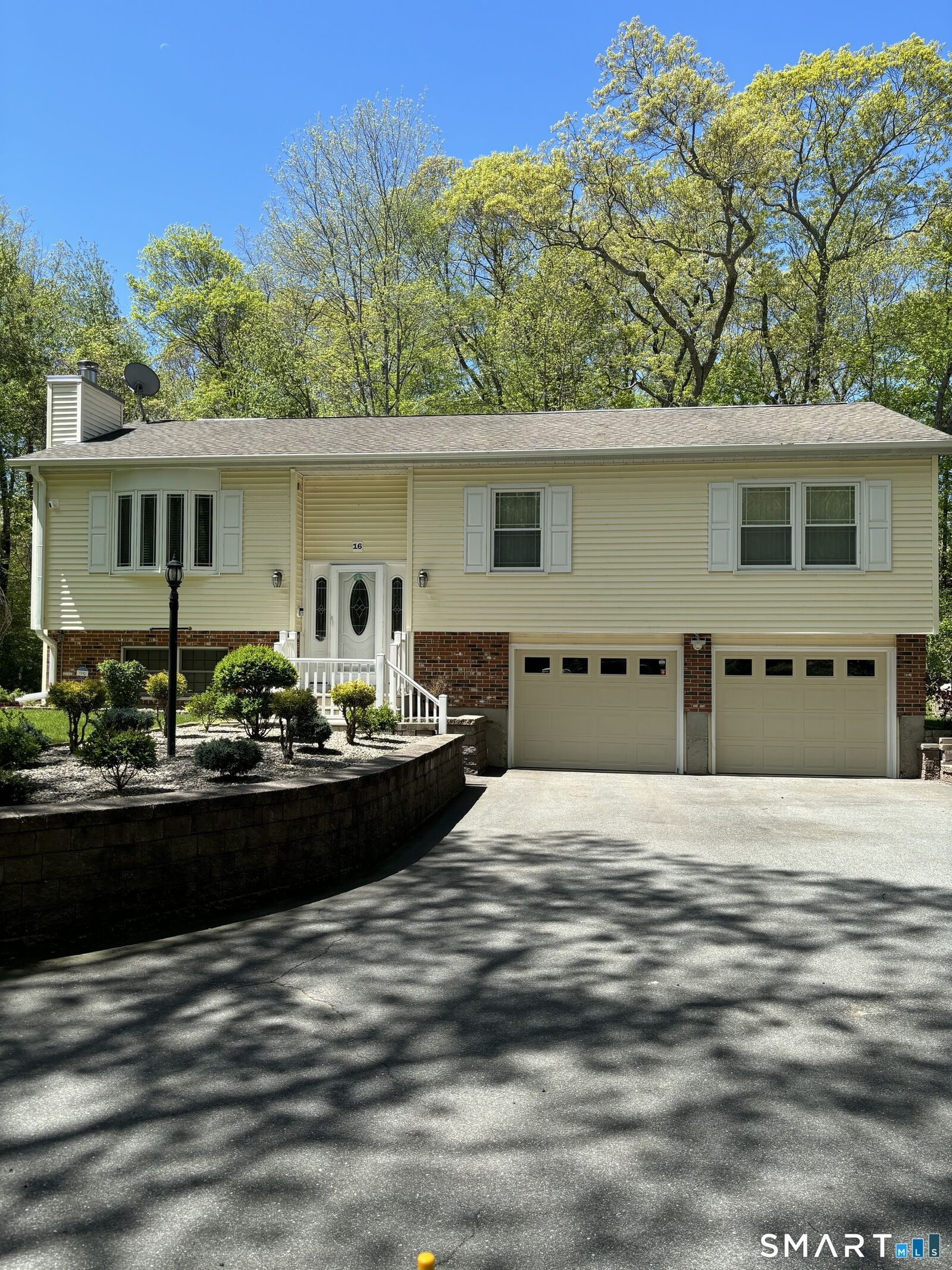 Property Photo:  16 Kings Highway  CT 06335 