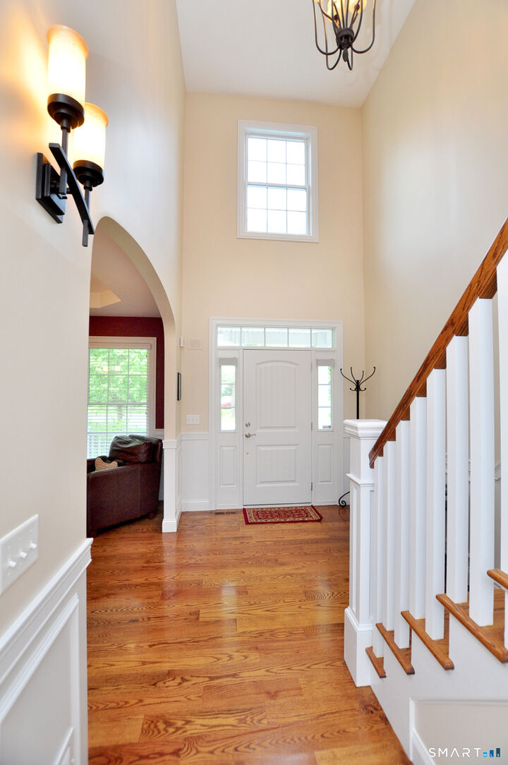 Property Photo:  1 Ridgeview Drive  CT 06032 