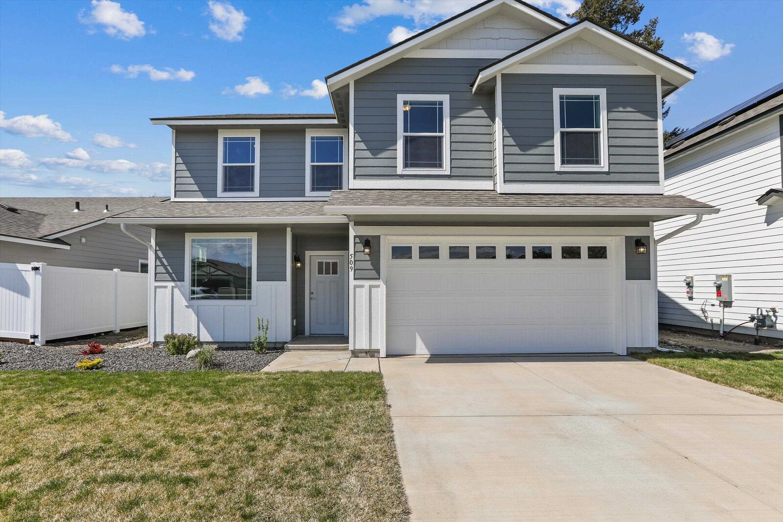 Property Photo:  509 N Arc Ct  WA 99016 