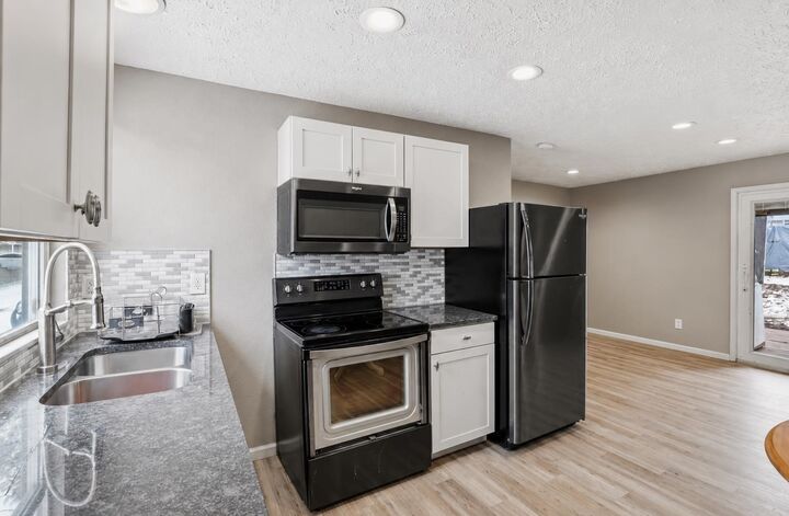 Property Photo: 321 E Grace St WA 99022