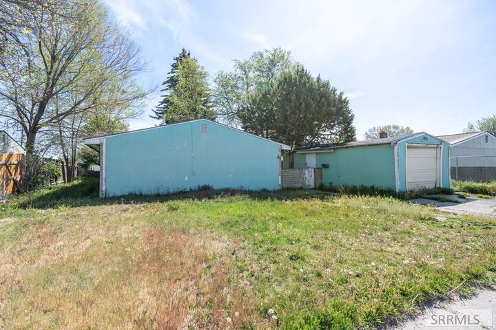 Property Photo:  830 NE Bonneville Drive  ID 83401 