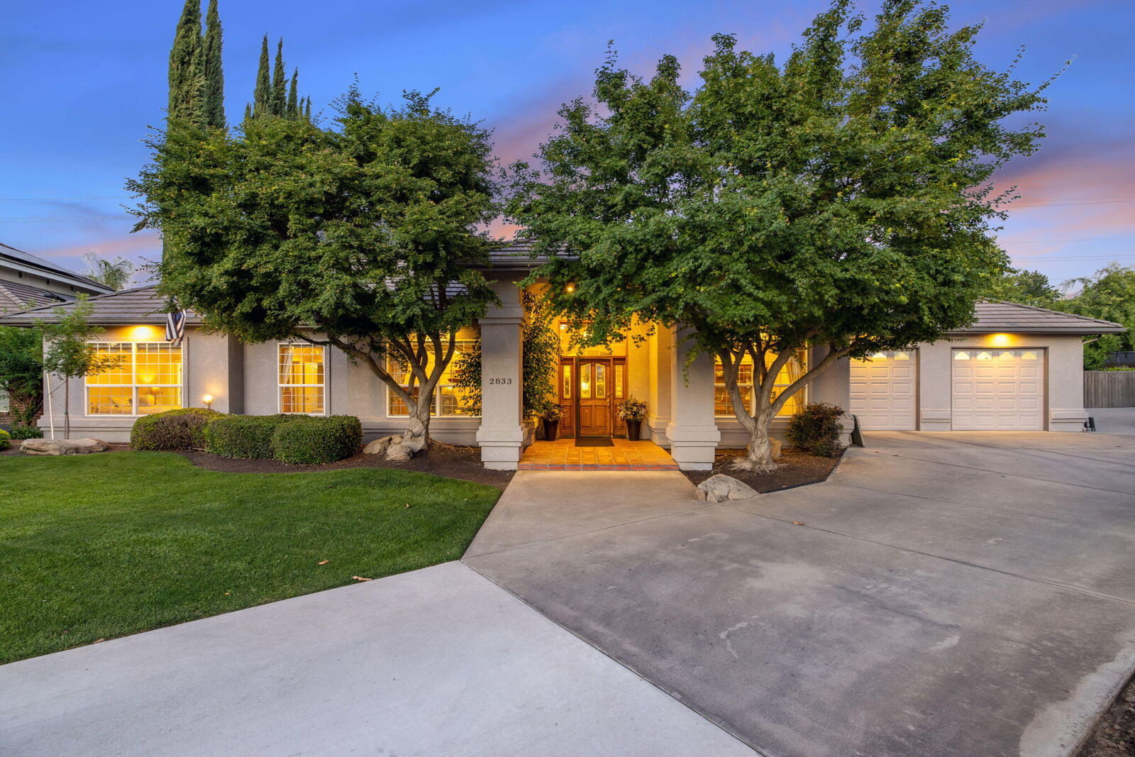 Property Photo:  2833 E Laura Court  CA 93292 