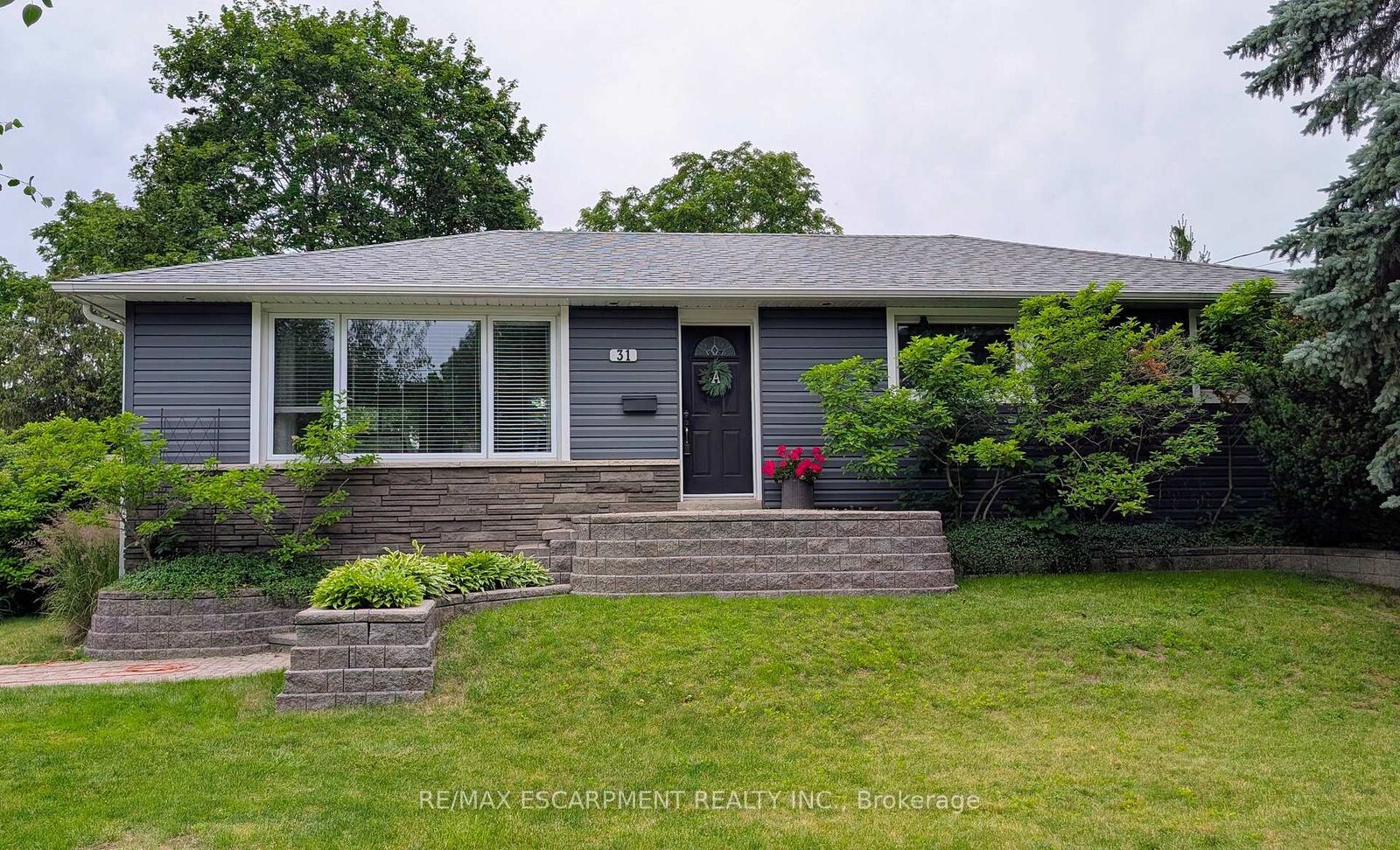 Property Photo: 31 Algonquin Avenue ON L9H 7K9