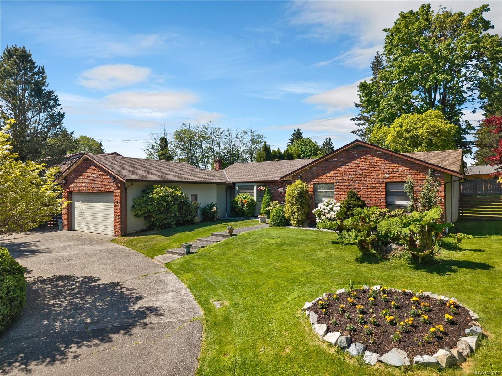 Property Photo: 1930 Gillian Pl BC V9W 6B6