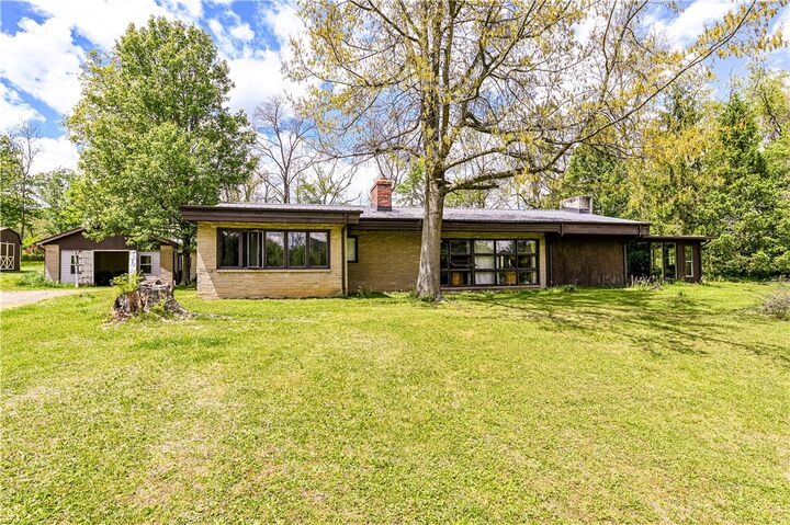 Property Photo: 324 Fenfield Dr PA 15650