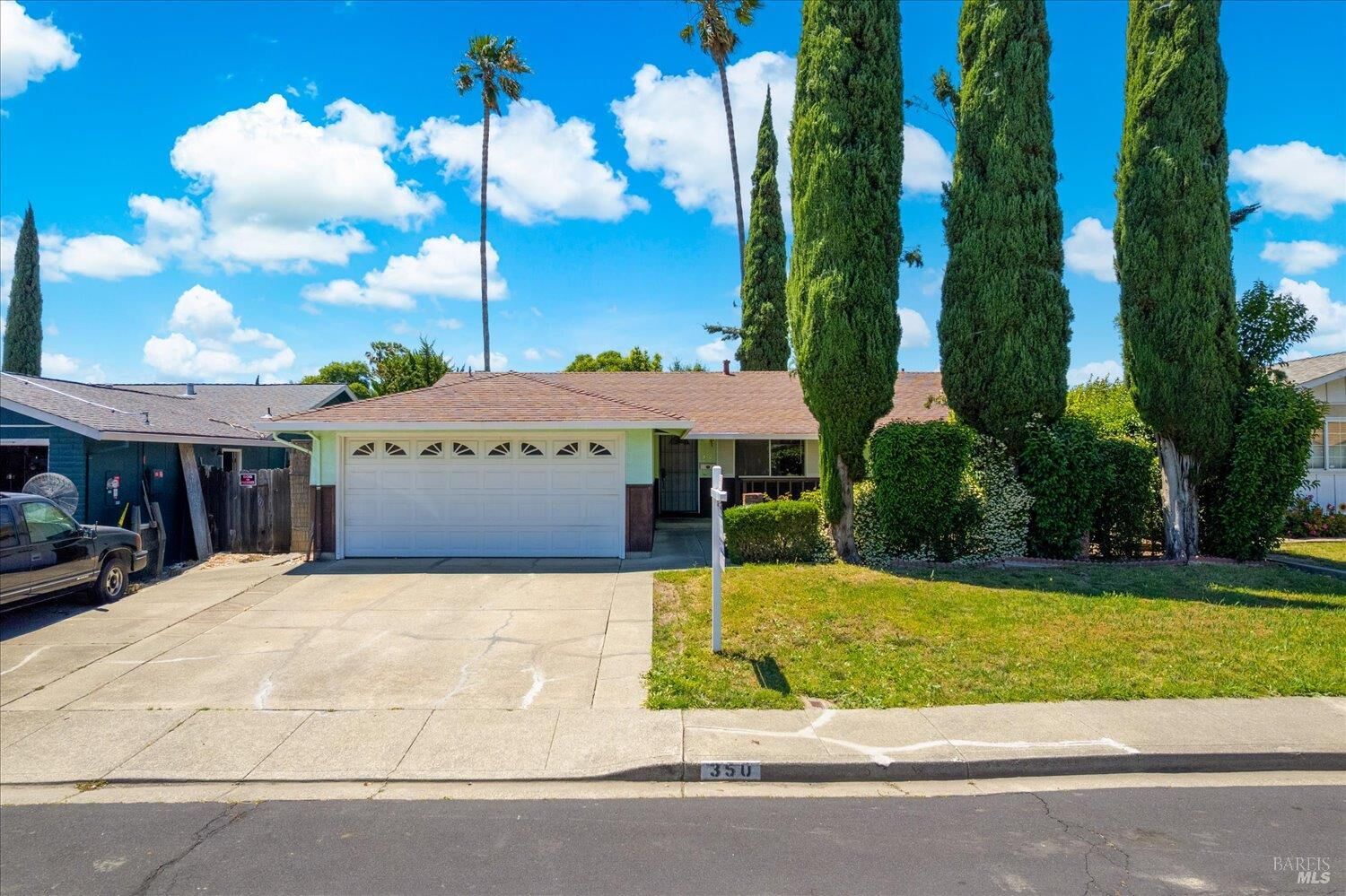 Property Photo: 350 Weatherly Way CA 95687