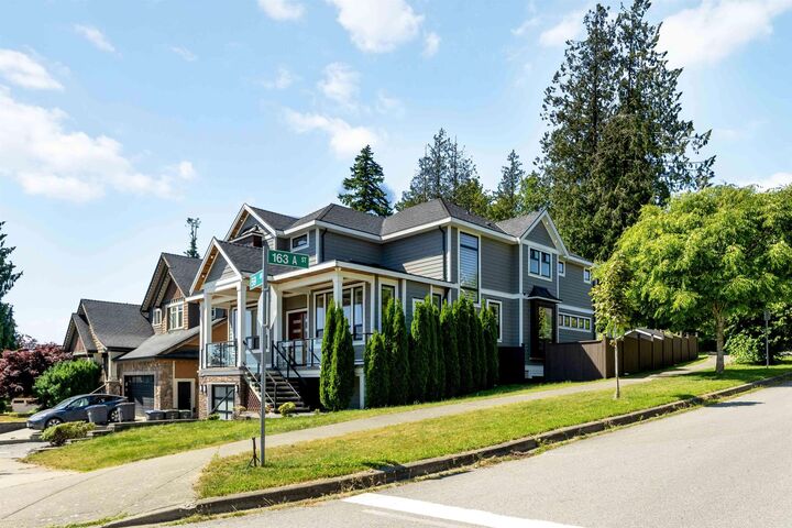 Photo de la propriété:  16345 59 Avenue  BC V3S 7A5 